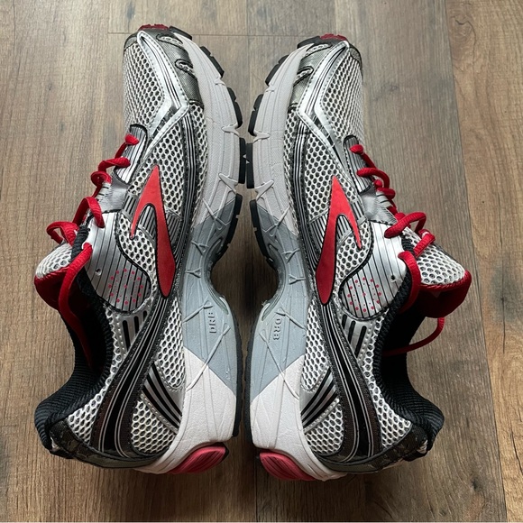 Brooks Ravenna Red and Black Men’s Running Shoes - Picture 6 of 14